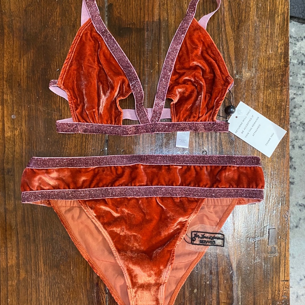 For Love and Lemons set NWT!